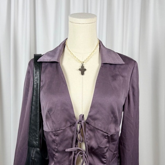 Forever 21 Purple Satin Tie Front Collared Long Sleeve Shirt Women's Size Small - Picture 2 of 5